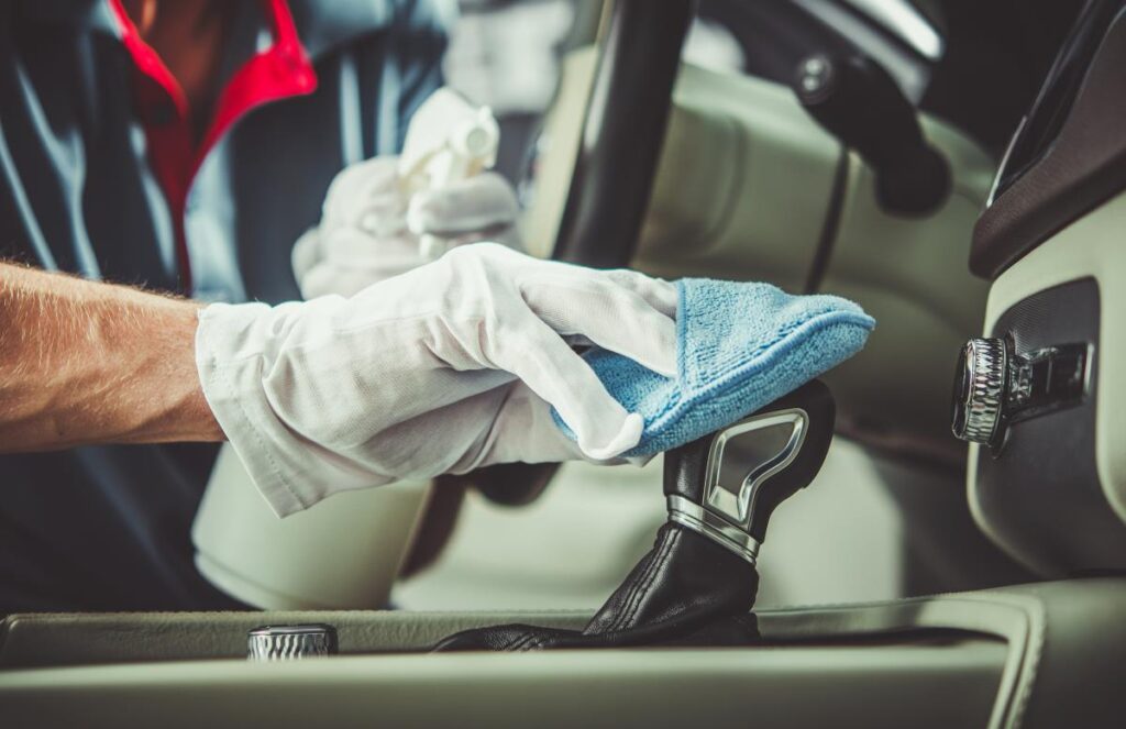 Czym myć skórę w samochodzie?