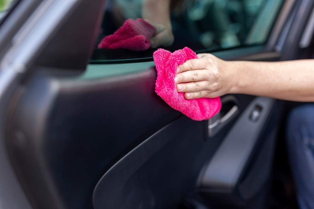Co do czyszczenia wnętrza samochodu?