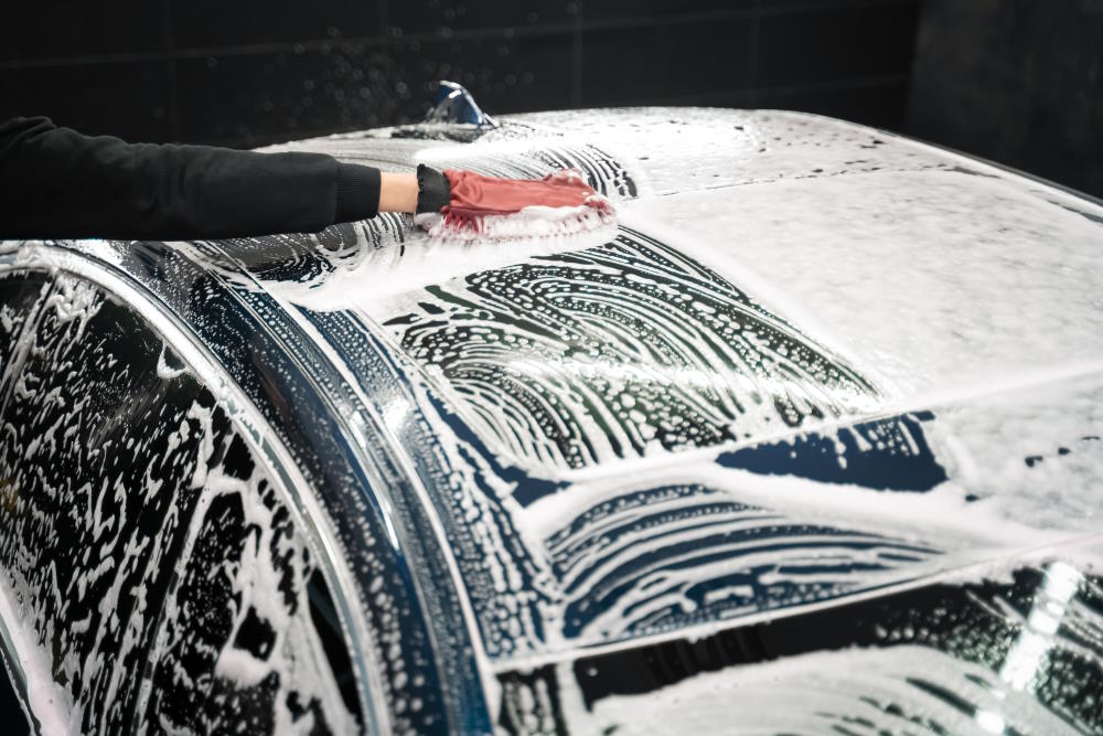 Czym różnią się kosmetyki samochodowe do mycia karoserii od tych do czyszczenia felg?